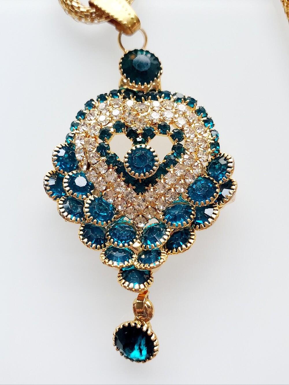 Rhinestone Heart Pendant Necklace Gold Mesh Chain Teal & White Promged Stones